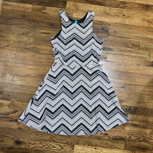 Black and White Patterned Skater Dress - Picture 1 of 2
